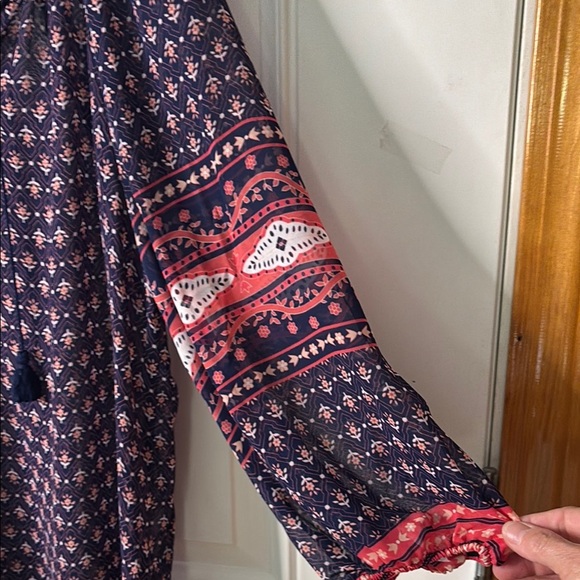 EUC Women’s Apt. 9 3/4 Sleeve Tie Front Blouse - Picture 4 of 5